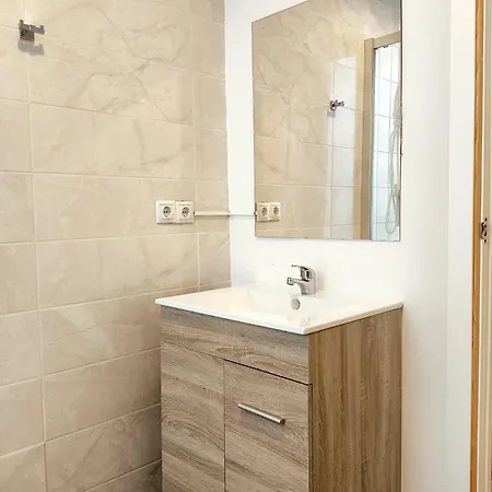 Lägenhet Cozy Ground Floor