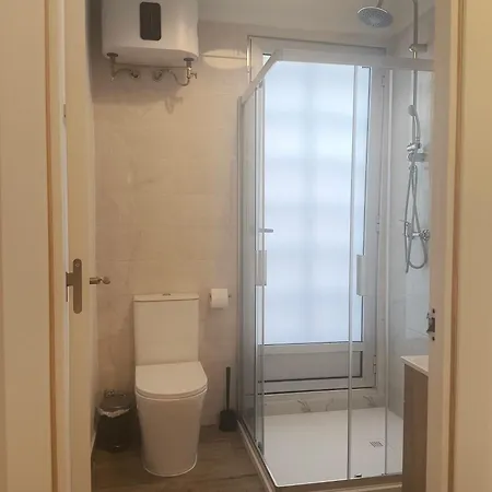 Cozy Ground Floor 아파트